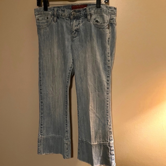 Hot Kiss Acid Wash Mid-Rise Crop Jeans - Size 7/8 - Picture 1 of 11